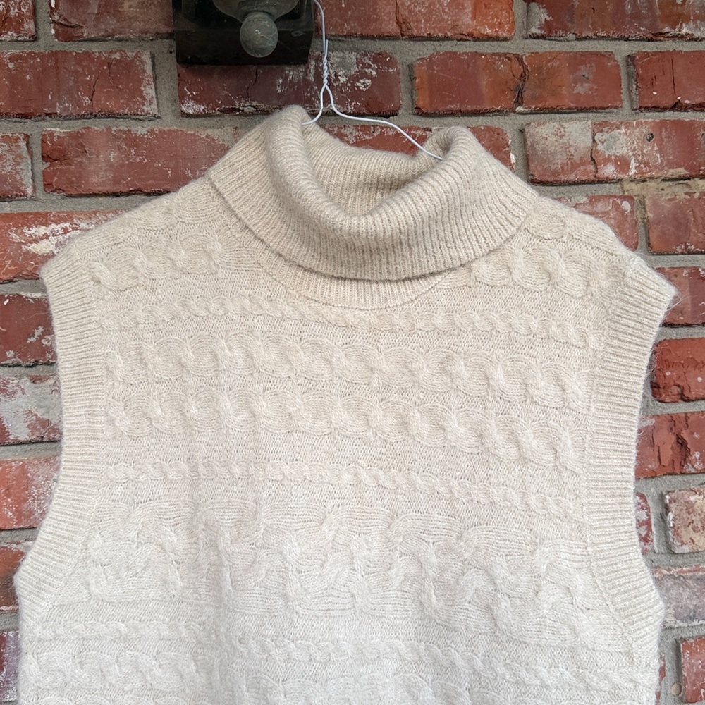 Old Navy Beige Turtleneck Sweater size L - Picture 2 of 6